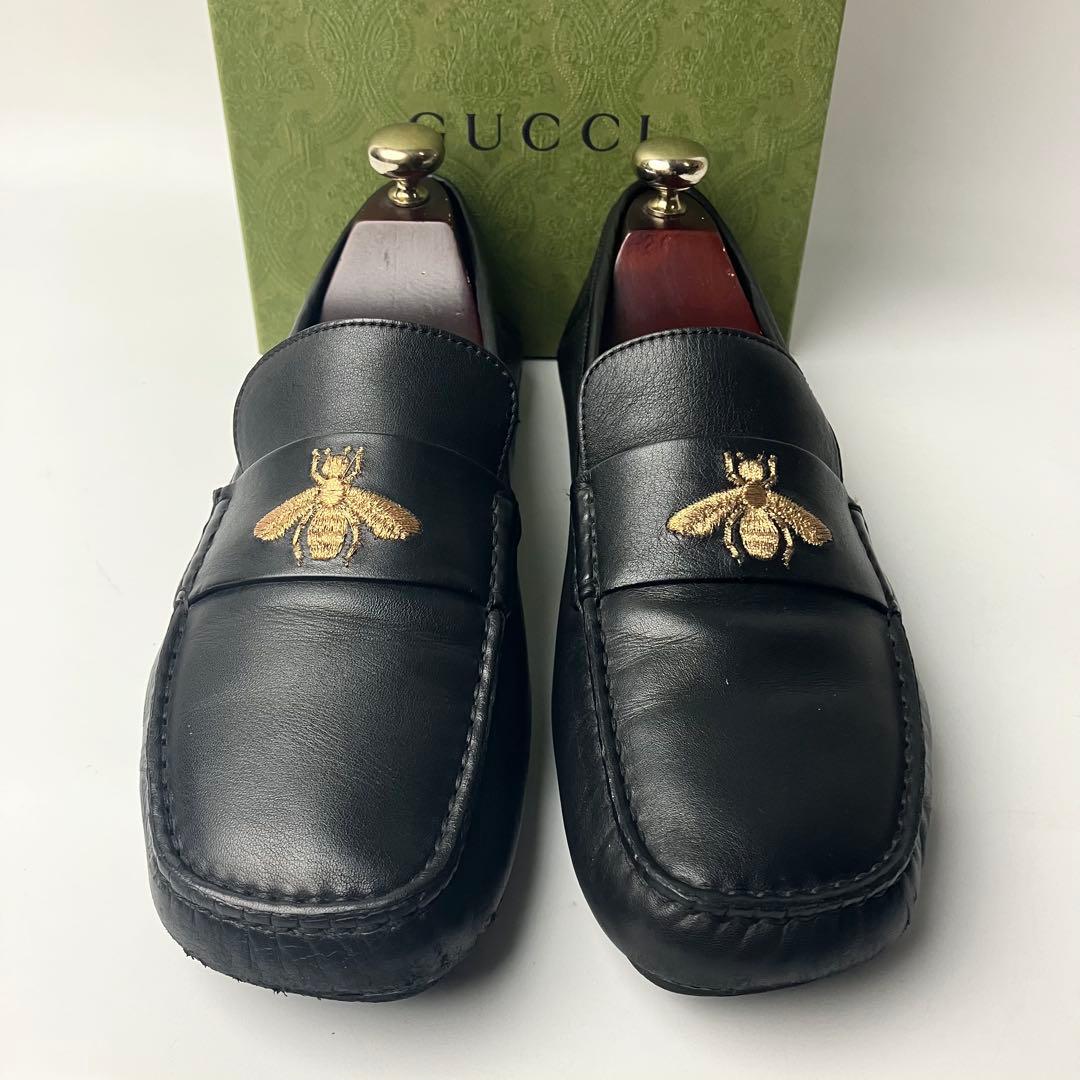 【良品】GUCCI スクエアトゥ　ドライビング　ローファー　蜂　刺繍　25.5黒