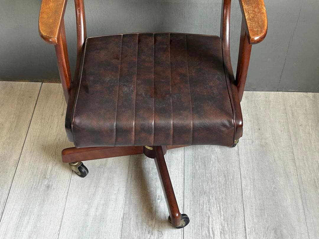 クラシック　アームチェア　ヴィンテージ　レザー　キャスター付　デスクチェア　IG