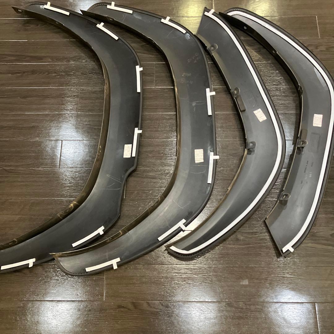 ハイラックス GUN125ブラックラリー純正オーバーフェンダー