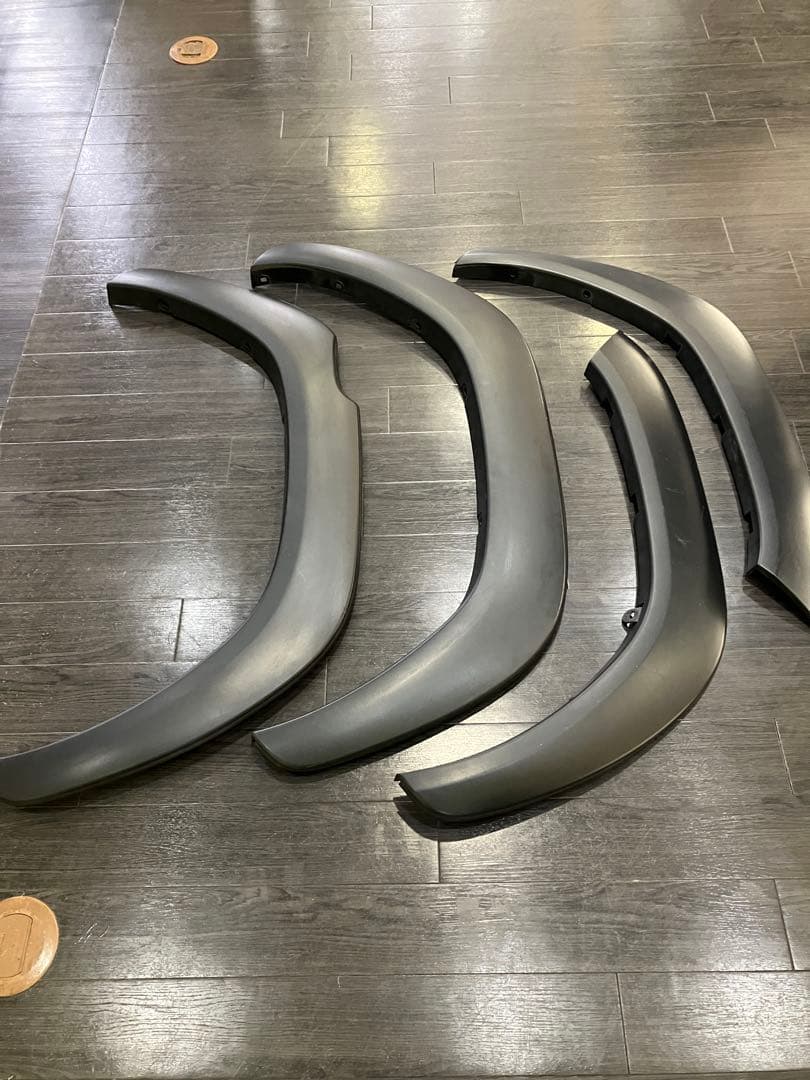 ハイラックス GUN125ブラックラリー純正オーバーフェンダー