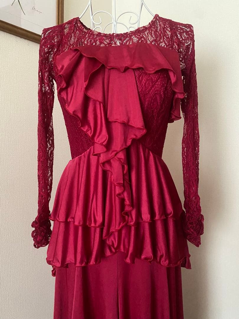 バーガンディ フリル パーティードレス