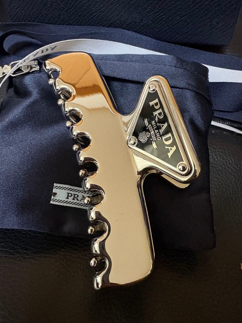 PRADA ヘアクリップ シルバー