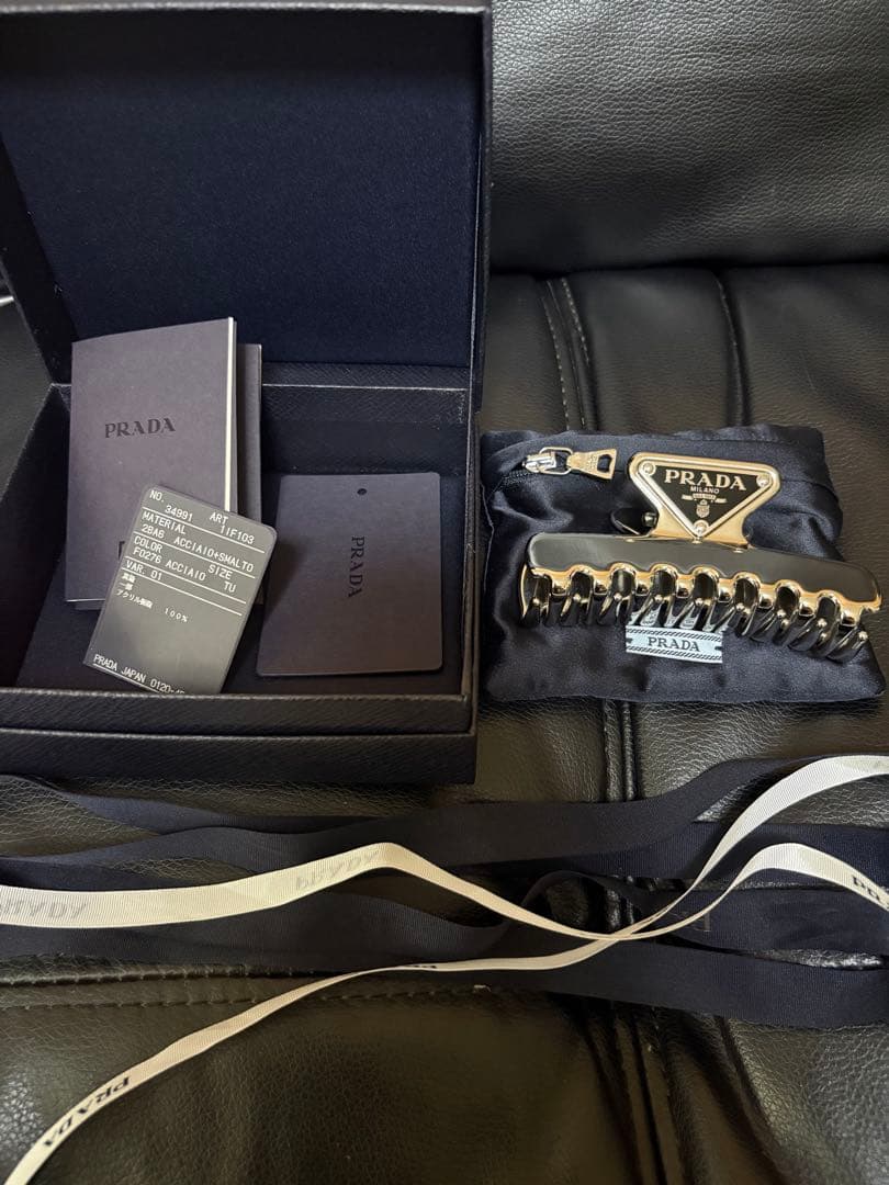 PRADA ヘアクリップ シルバー