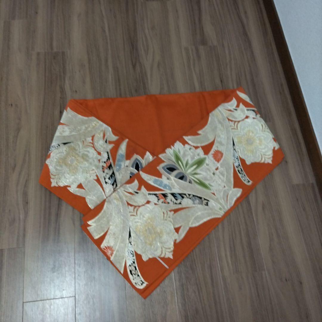 成人式。振袖セット。着物セット。赤と白。帯、長襦袢、髪飾り、草履、他セット。絹。