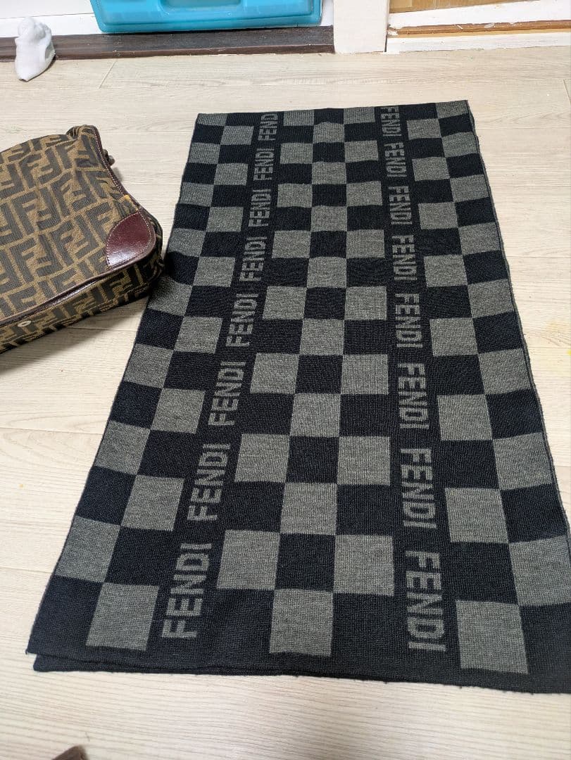 暖かいニットFENDI チェック柄 ウールマフラー