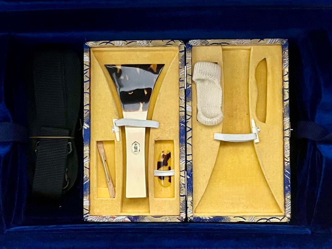 津軽三味線 段違い二本溝 トチ有 本鼈甲撥 軽量ハードケース付き 皮破れ無し