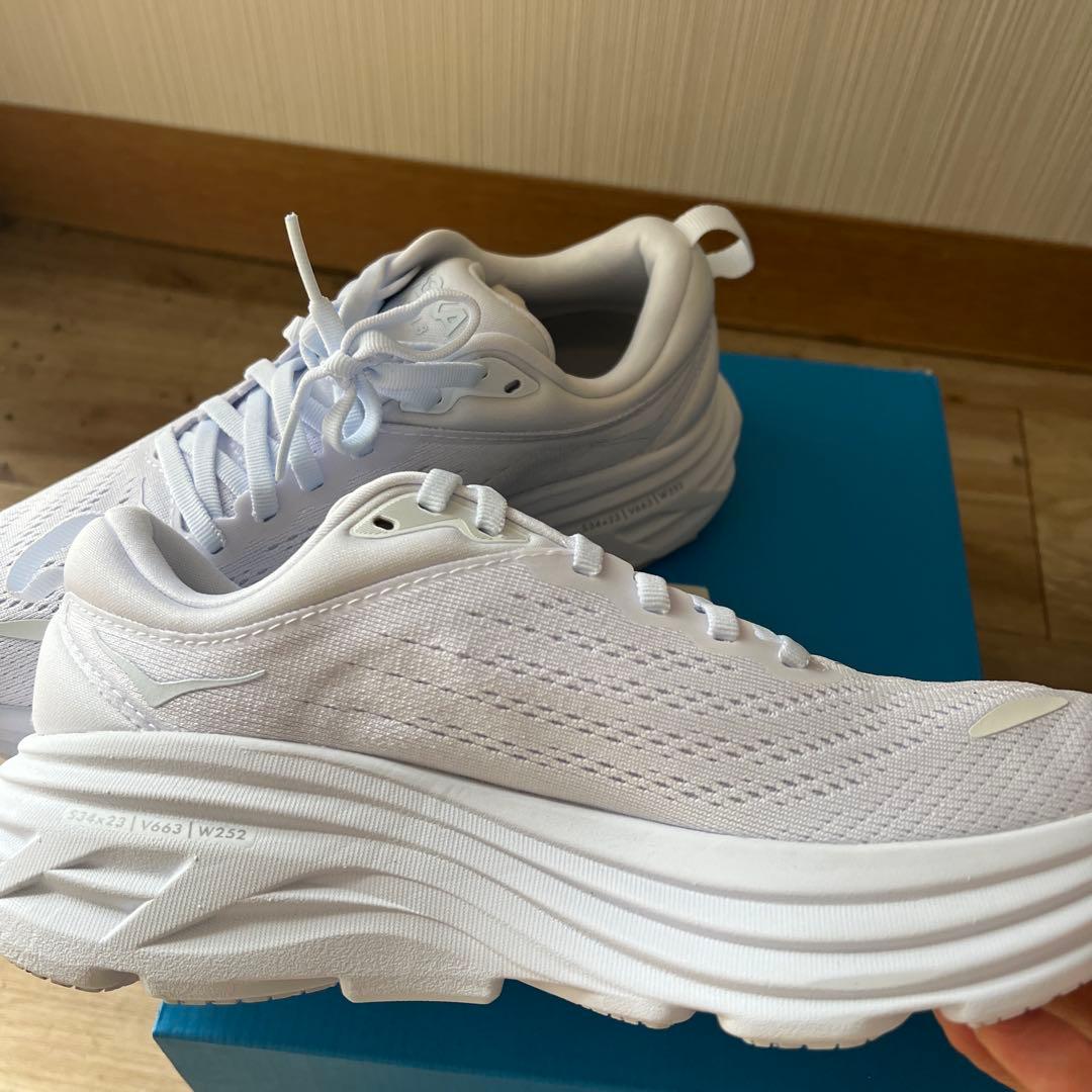 【新品】HOKA　ONE ONE W BONDI 8　size22.5cm正規品