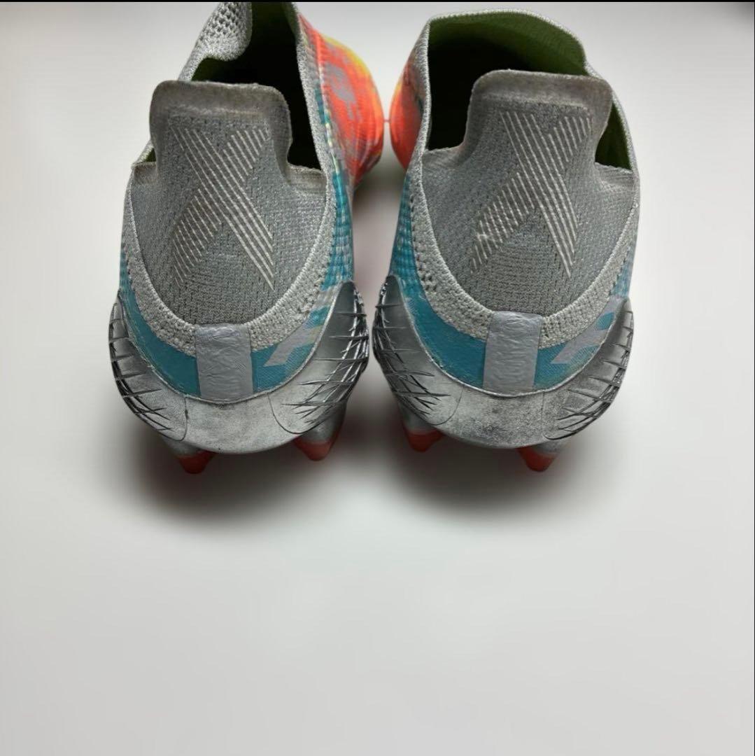 サッカースパイク エックススピードフロー 24.5