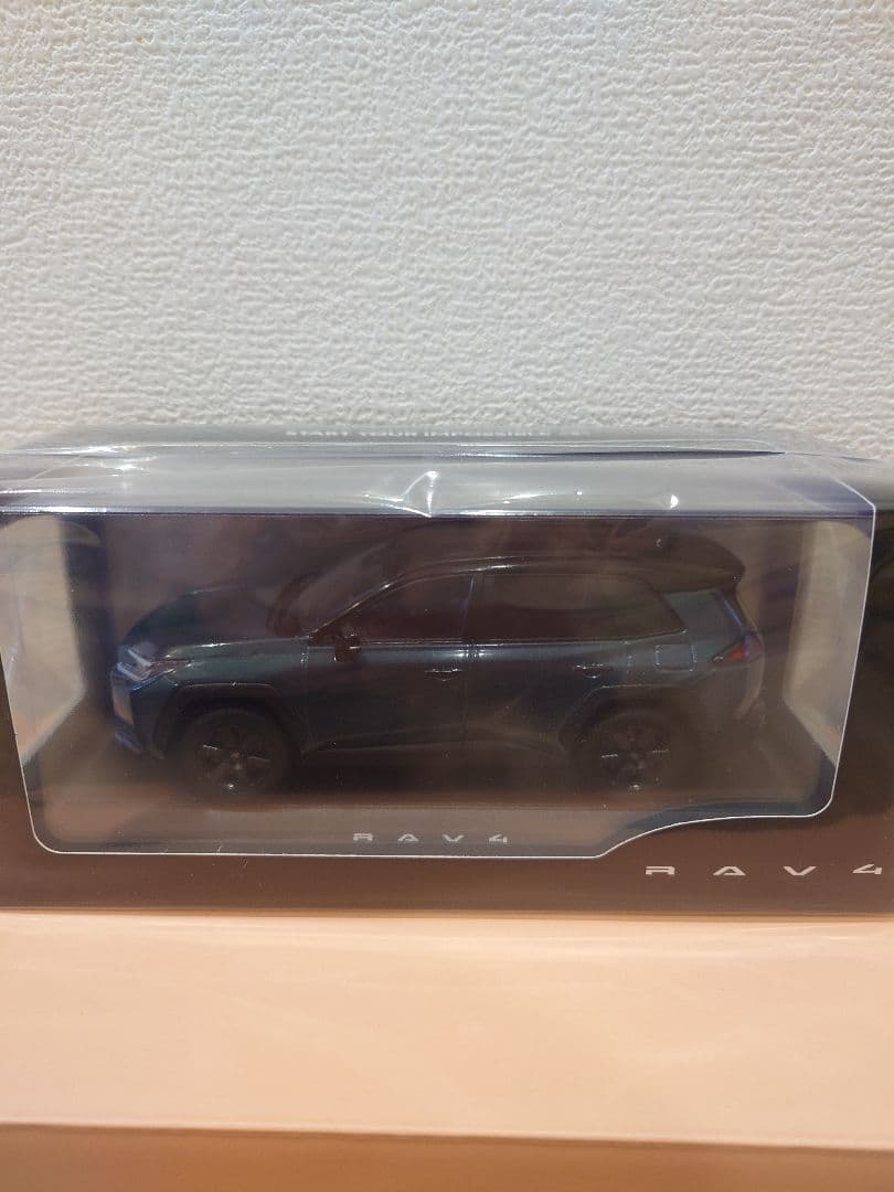新型RAV4 Adventure カラーサンプル　ブラック×エバーレスト