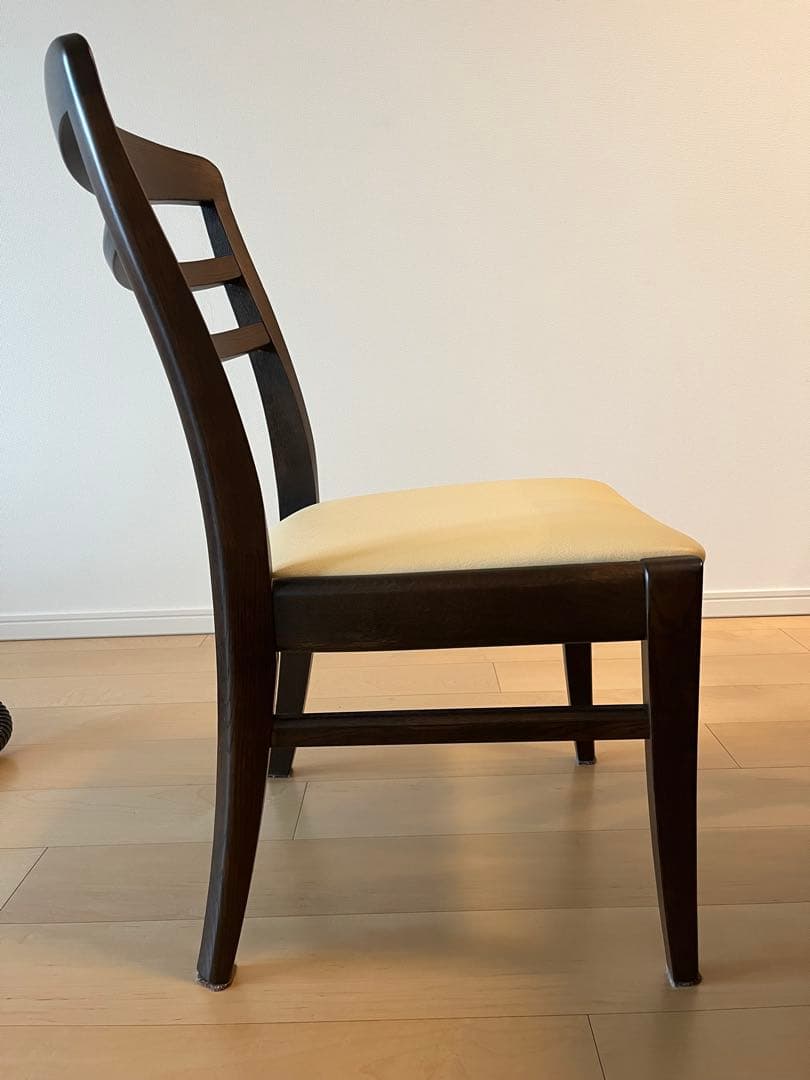 みみ　Ibata 飛騨家具　ダイニングチェア ダークブラウン×ベージュ