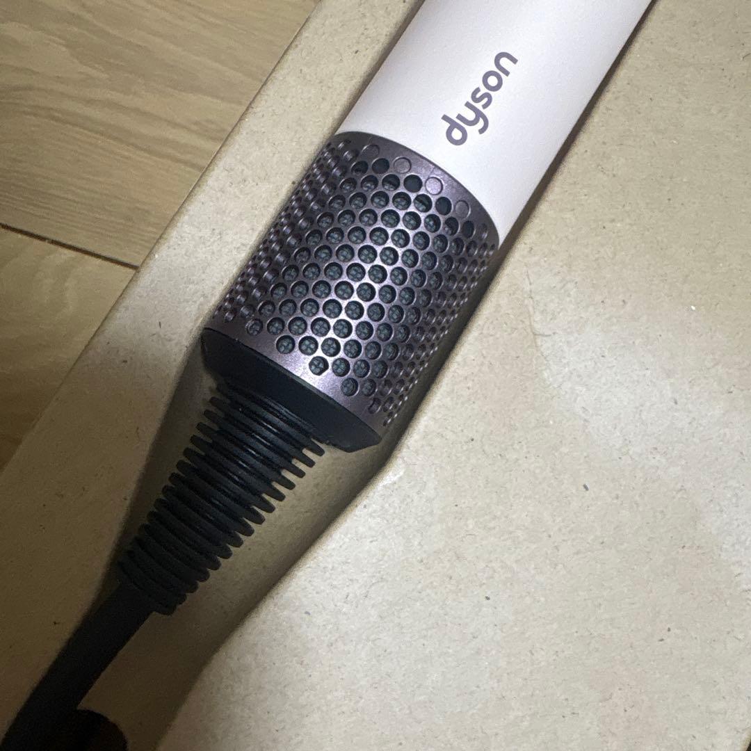 値下げ！ダイソンドライヤー　ピンク