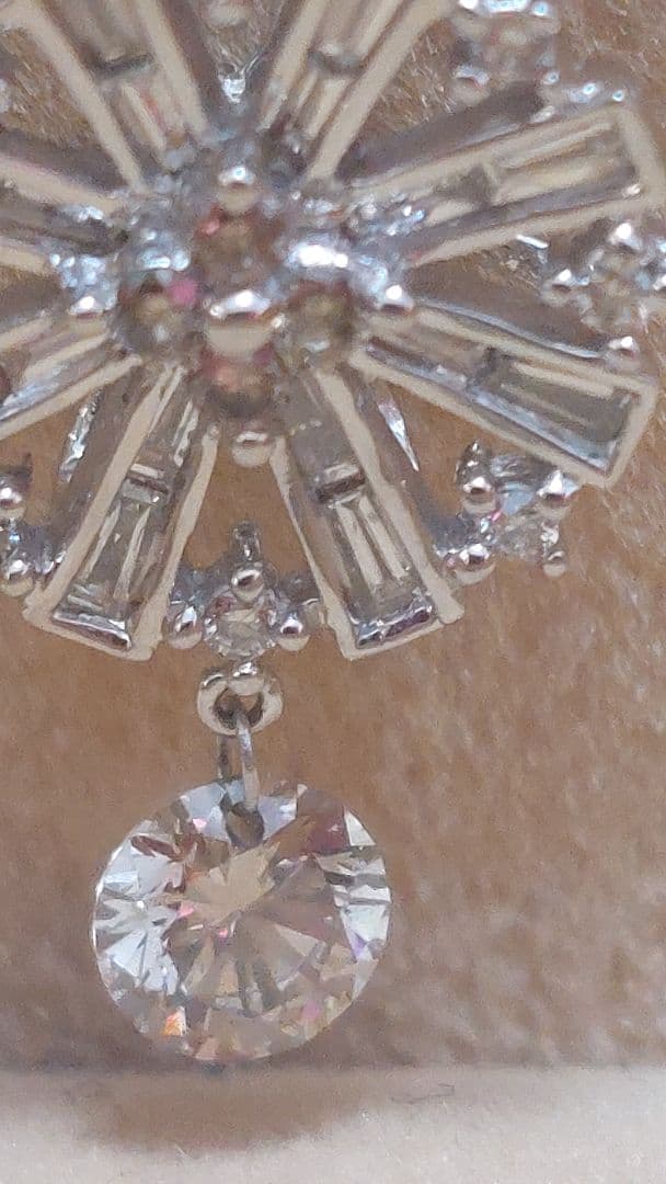 新品仕上げQVCK18WGダイヤ&ストリングホールダイヤ0.25ペンダントトップ