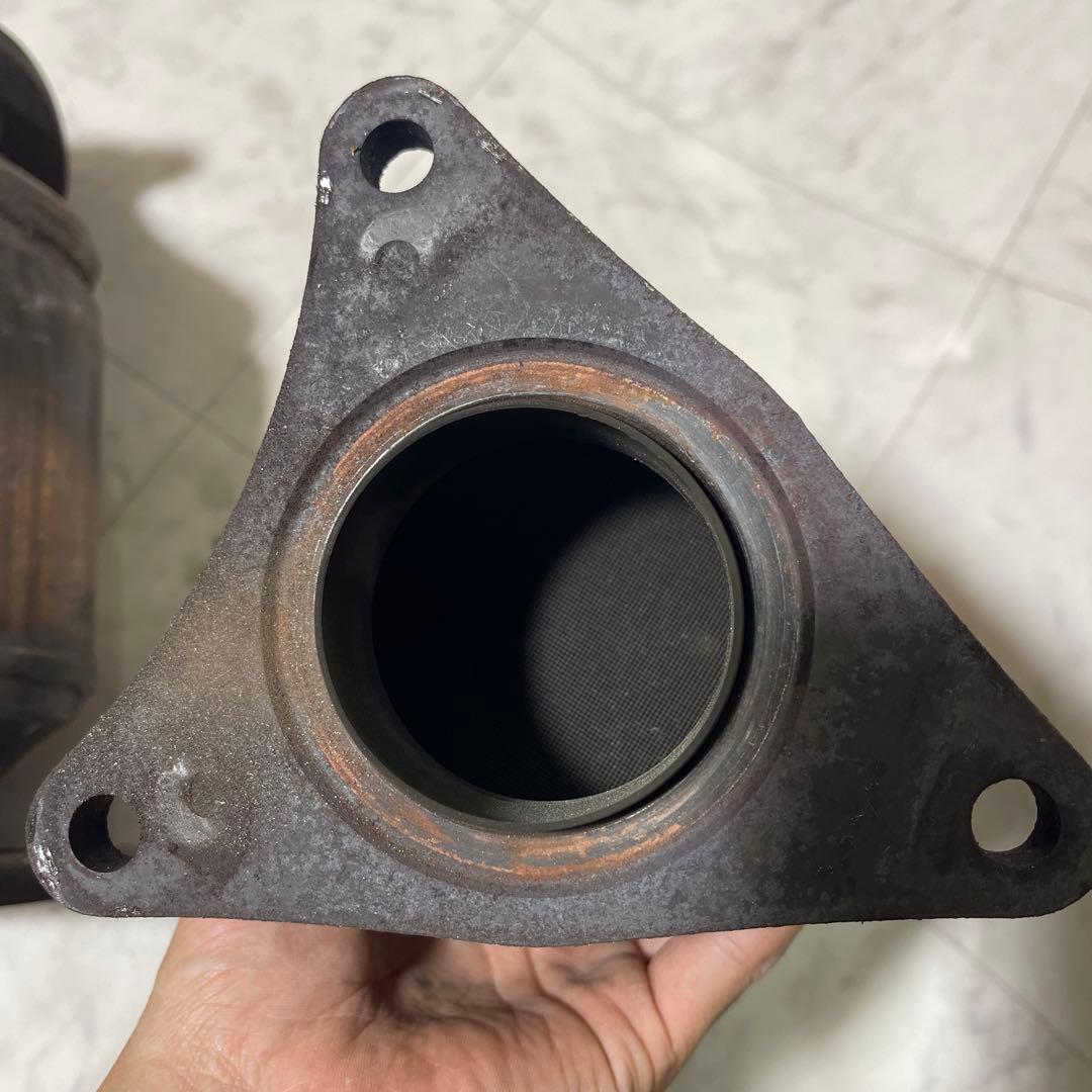 3UZ 18マジェスタ 30セルシオ 純正触媒