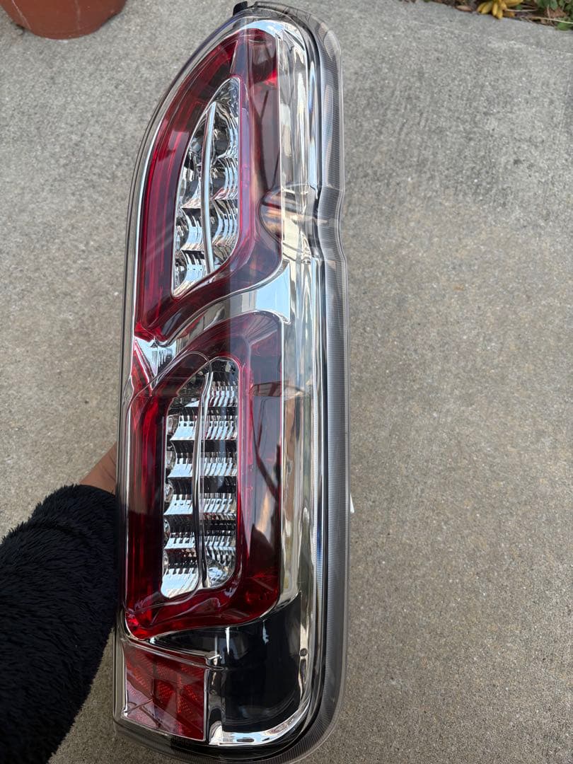 【美品】ハイエース テールランプ 左右セット LEDテールランプ　コネクタ式