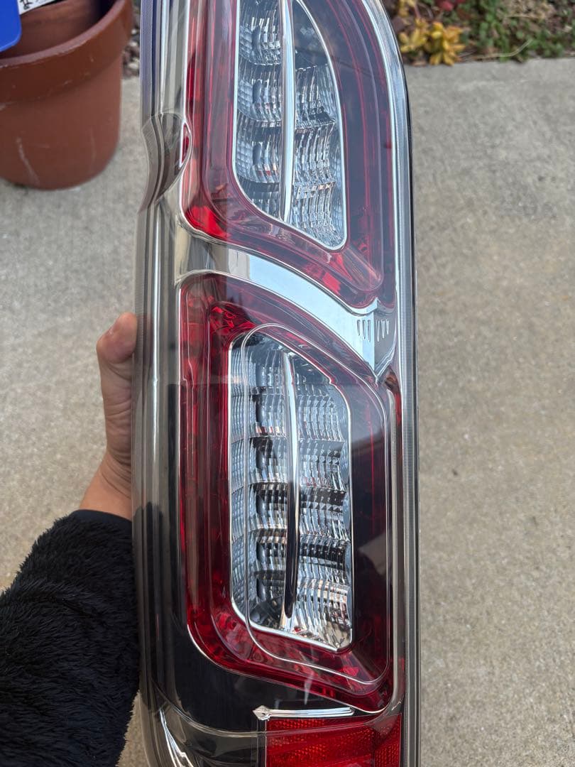 【美品】ハイエース テールランプ 左右セット LEDテールランプ　コネクタ式