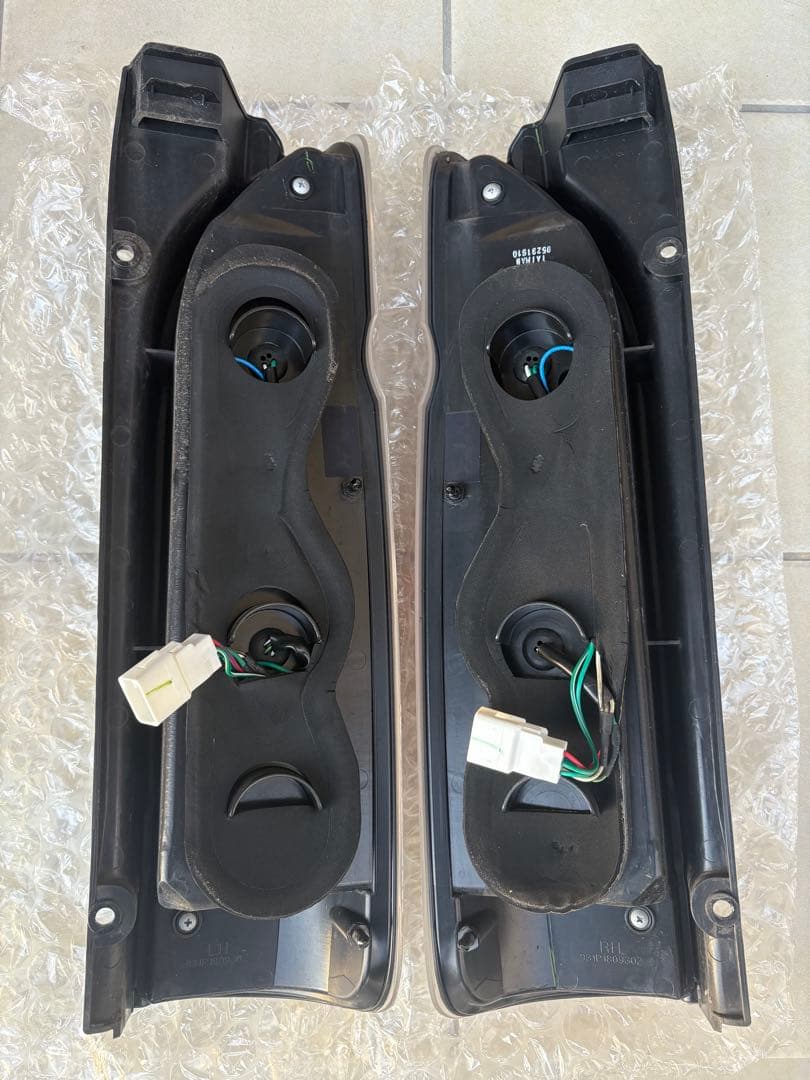 【美品】ハイエース テールランプ 左右セット LEDテールランプ　コネクタ式