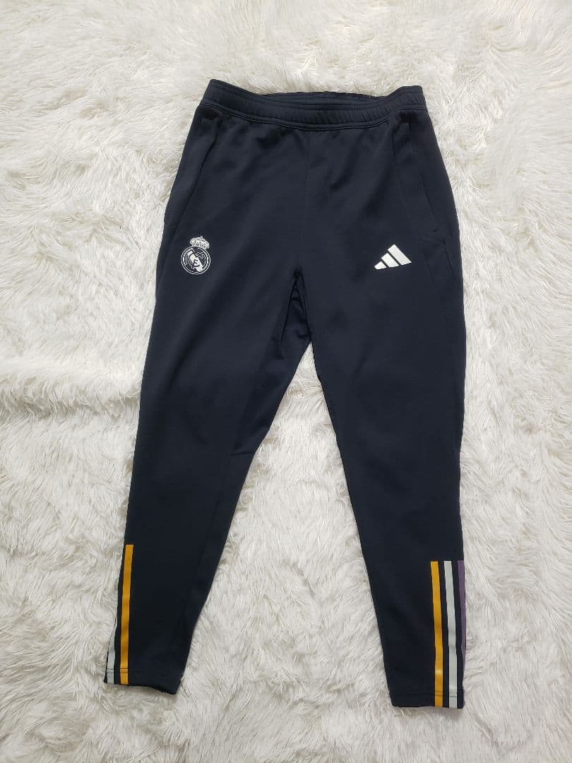 ​【極美品】レアルマドリー ティロ 23 トレーニング 上下セット (Lサイズ)