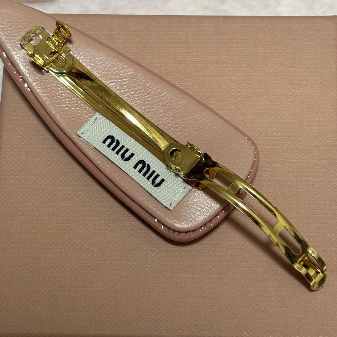 【正規品】miu miu パテントレザーヘアクリップ ヘアピン ピンク