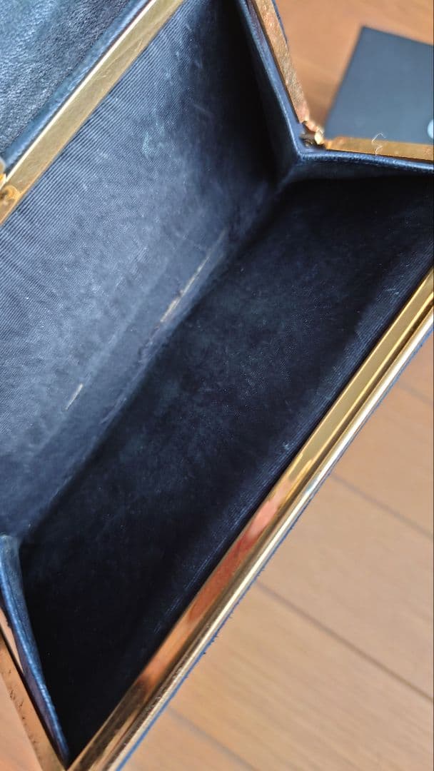 CHANEL ブラックレザー 二つ折り財布 箱付き