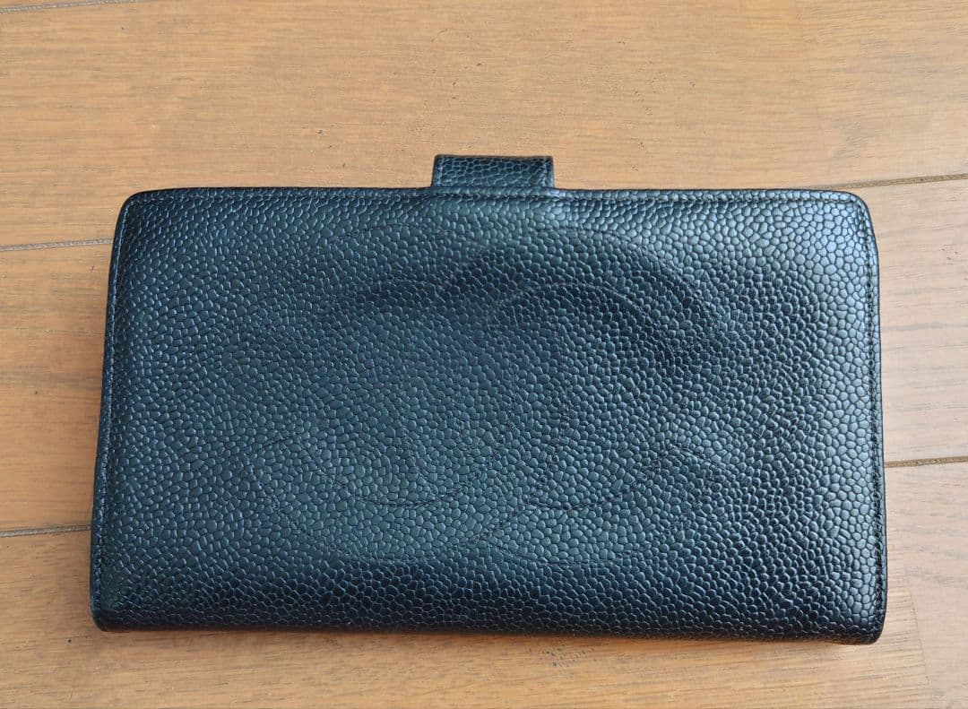 CHANEL ブラックレザー 二つ折り財布 箱付き