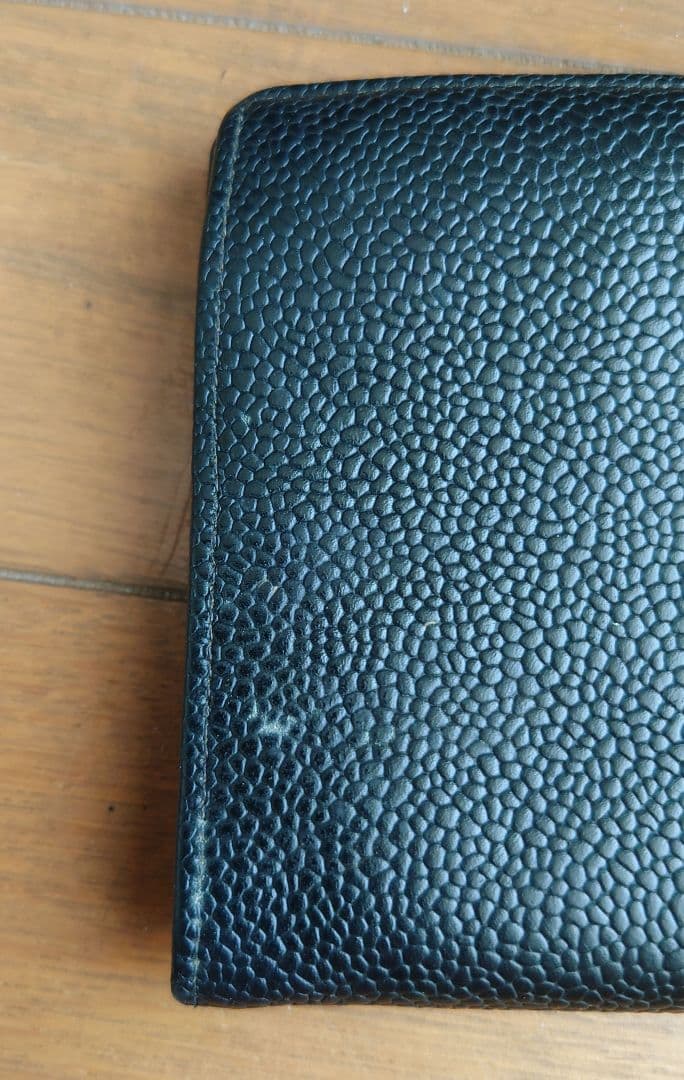 CHANEL ブラックレザー 二つ折り財布 箱付き