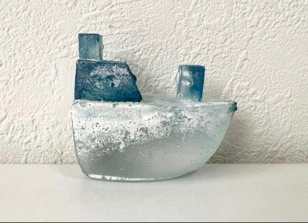 安達知江　ガラスオブジェ　海の記憶　船