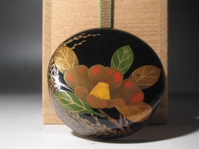 【セール】☆　柿木章　椿蒔絵大棗　裏千家　十五代　鵬雲斎の花押☆y387