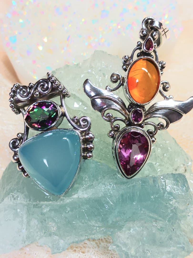 ブルーカルセドニ&ミスティックトパーズペントップ　2026/1/4迄の出品です。