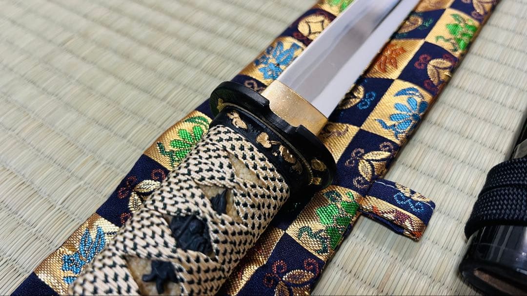 模造刀 拵え 短刀 二重刃文 御守刀 居合刀 高級刀袋付き 251012-1