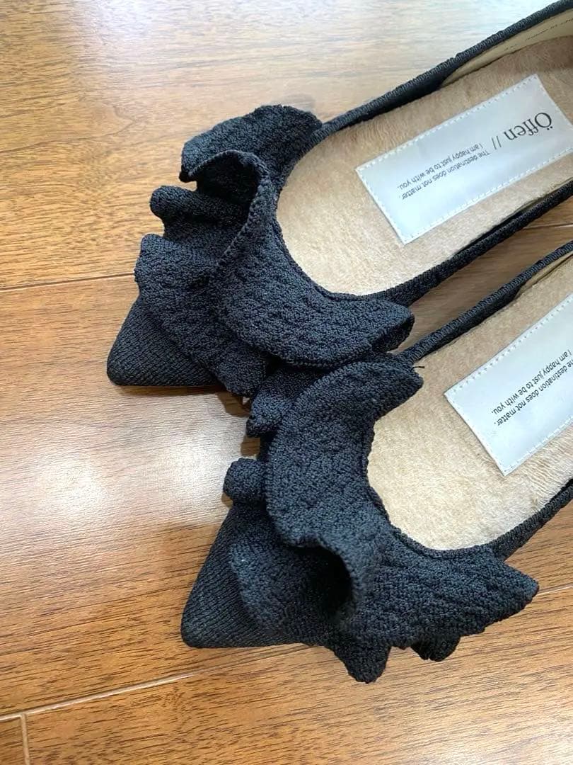 【美品】öffen ブラック フリル ポインテッドトゥ 36