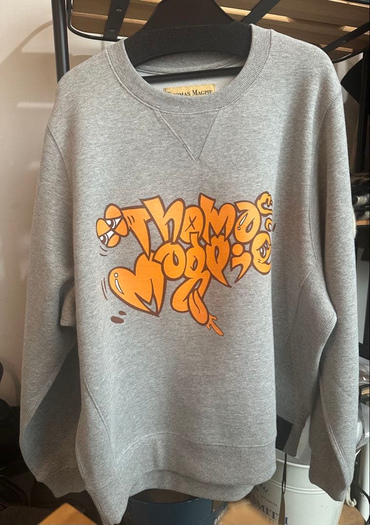 今季秋冬物トーマスマグパイのグレー スウェット