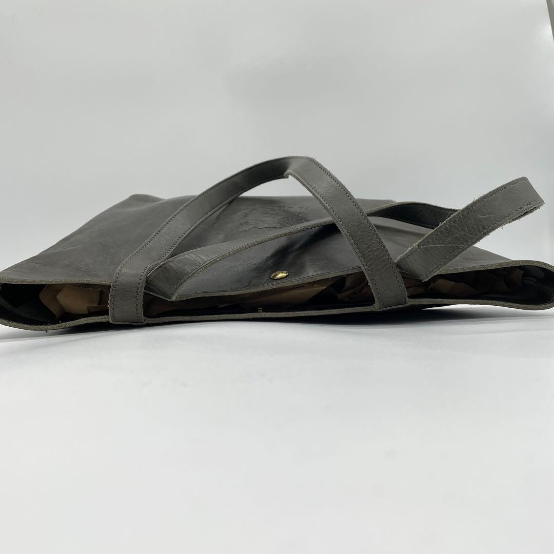 【美品】イルビゾンテ　トートバッグ　ハンドバッグ　カーキ　ロゴ型押し　A4可能