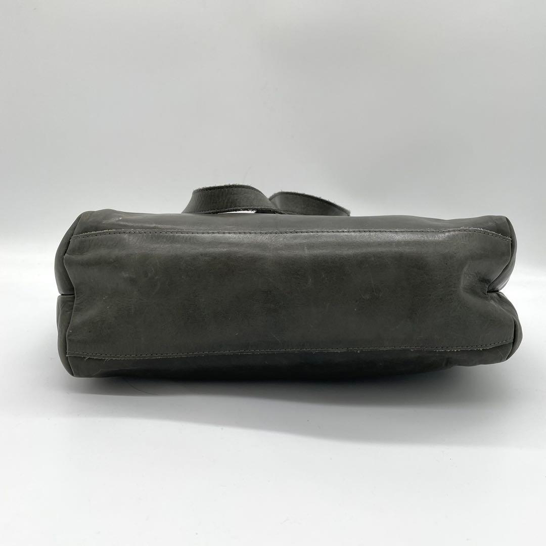 【美品】イルビゾンテ　トートバッグ　ハンドバッグ　カーキ　ロゴ型押し　A4可能