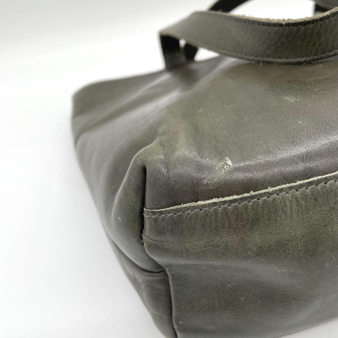 【美品】イルビゾンテ　トートバッグ　ハンドバッグ　カーキ　ロゴ型押し　A4可能