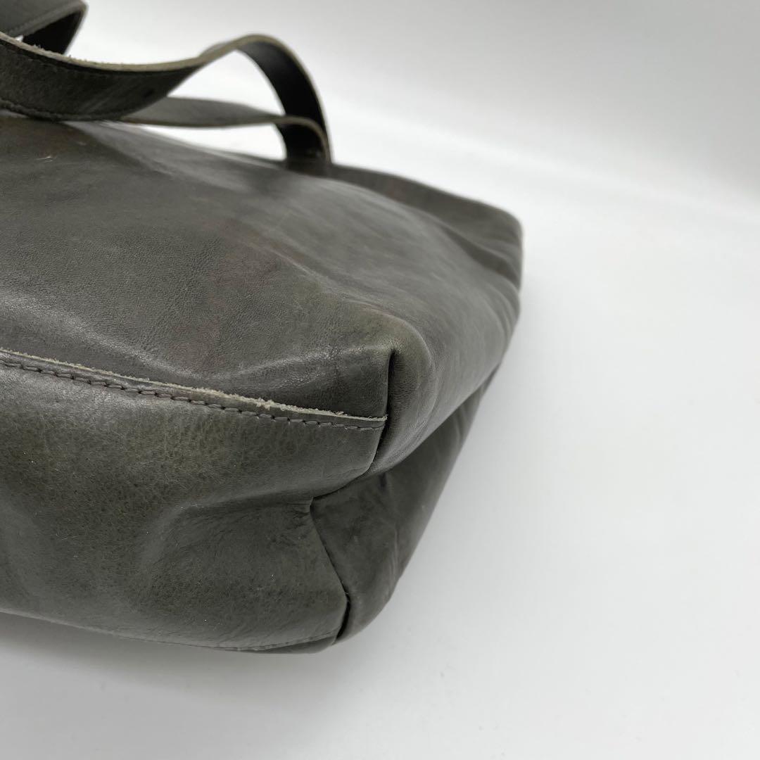 【美品】イルビゾンテ　トートバッグ　ハンドバッグ　カーキ　ロゴ型押し　A4可能