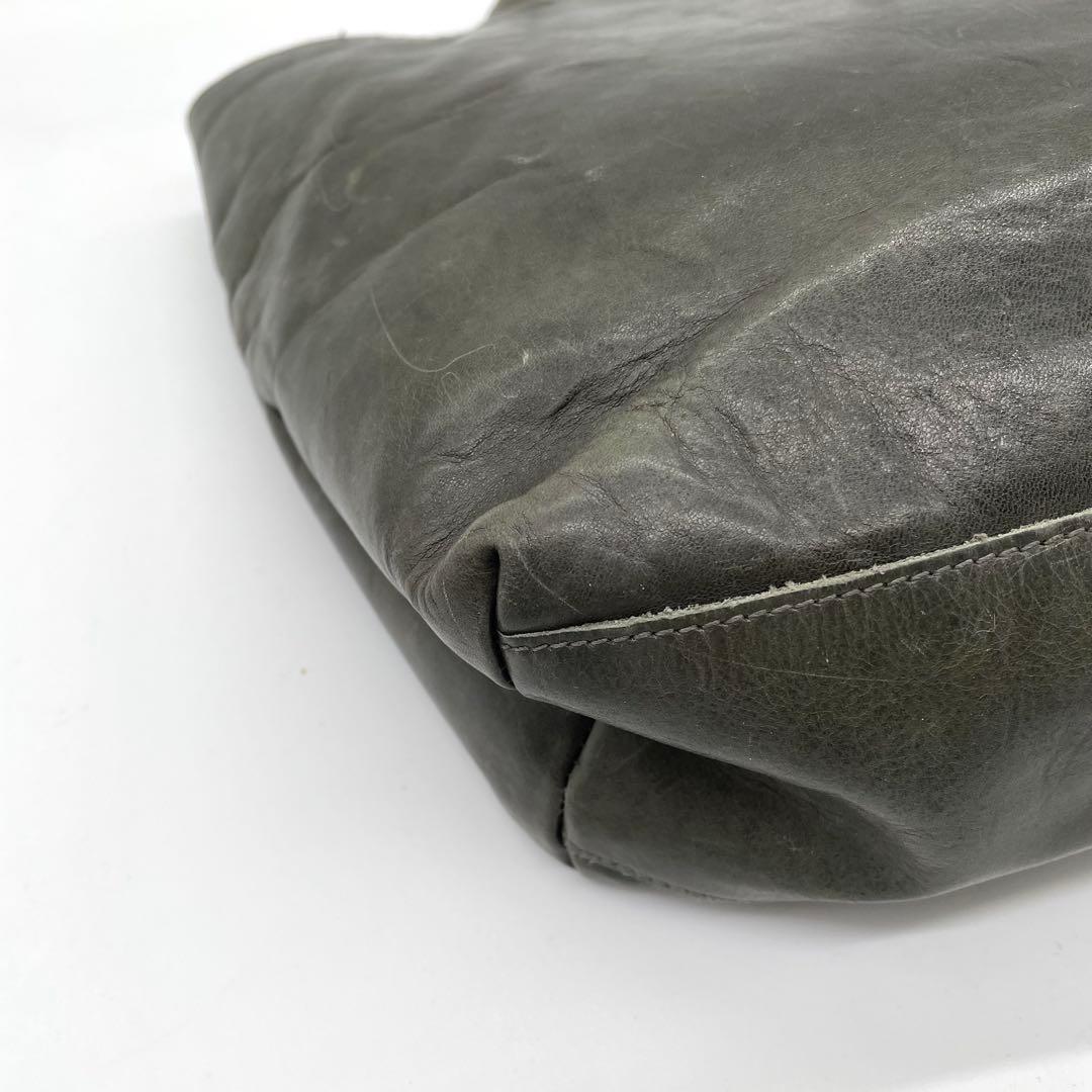 【美品】イルビゾンテ　トートバッグ　ハンドバッグ　カーキ　ロゴ型押し　A4可能