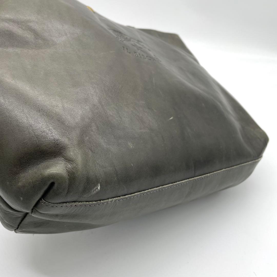 【美品】イルビゾンテ　トートバッグ　ハンドバッグ　カーキ　ロゴ型押し　A4可能