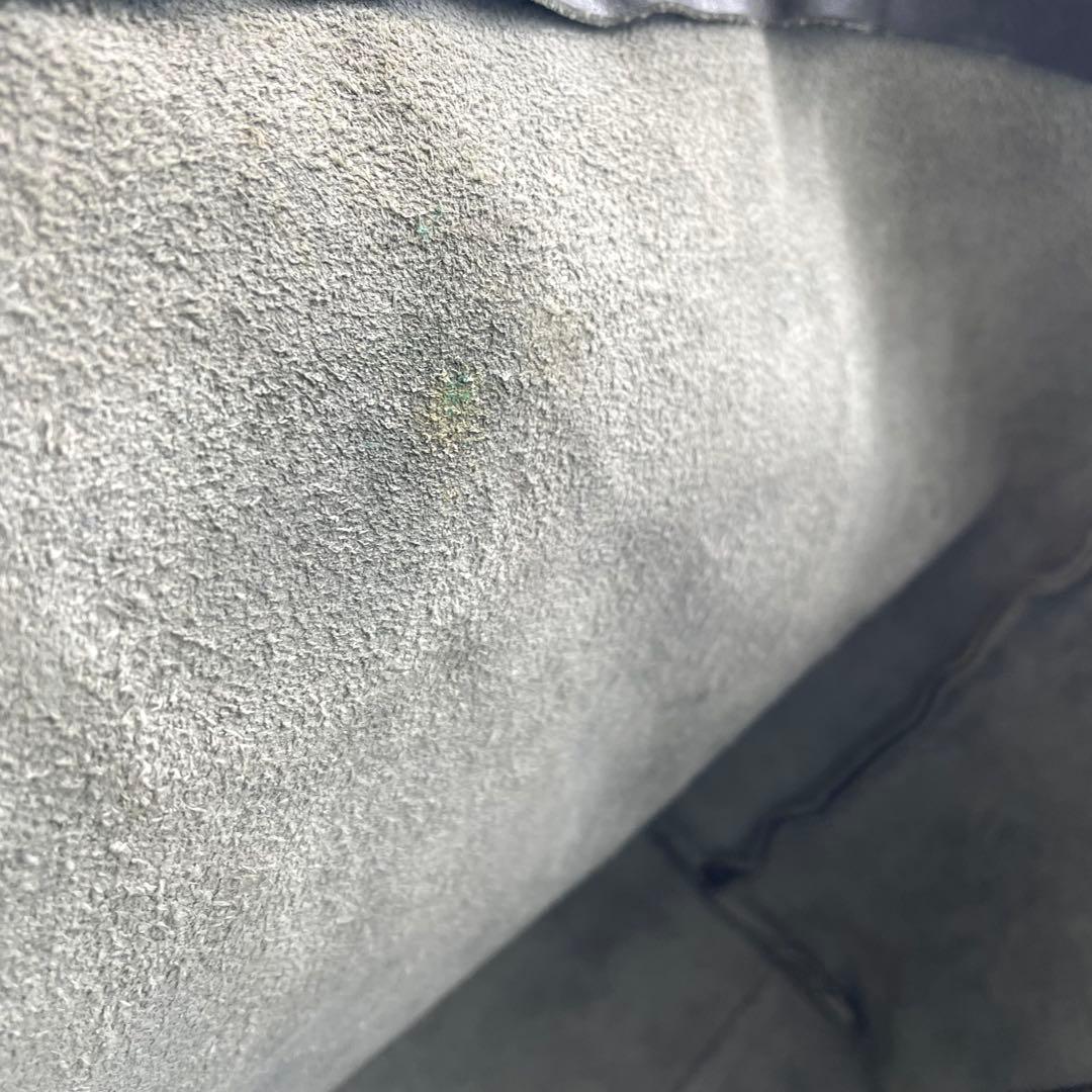 【美品】イルビゾンテ　トートバッグ　ハンドバッグ　カーキ　ロゴ型押し　A4可能