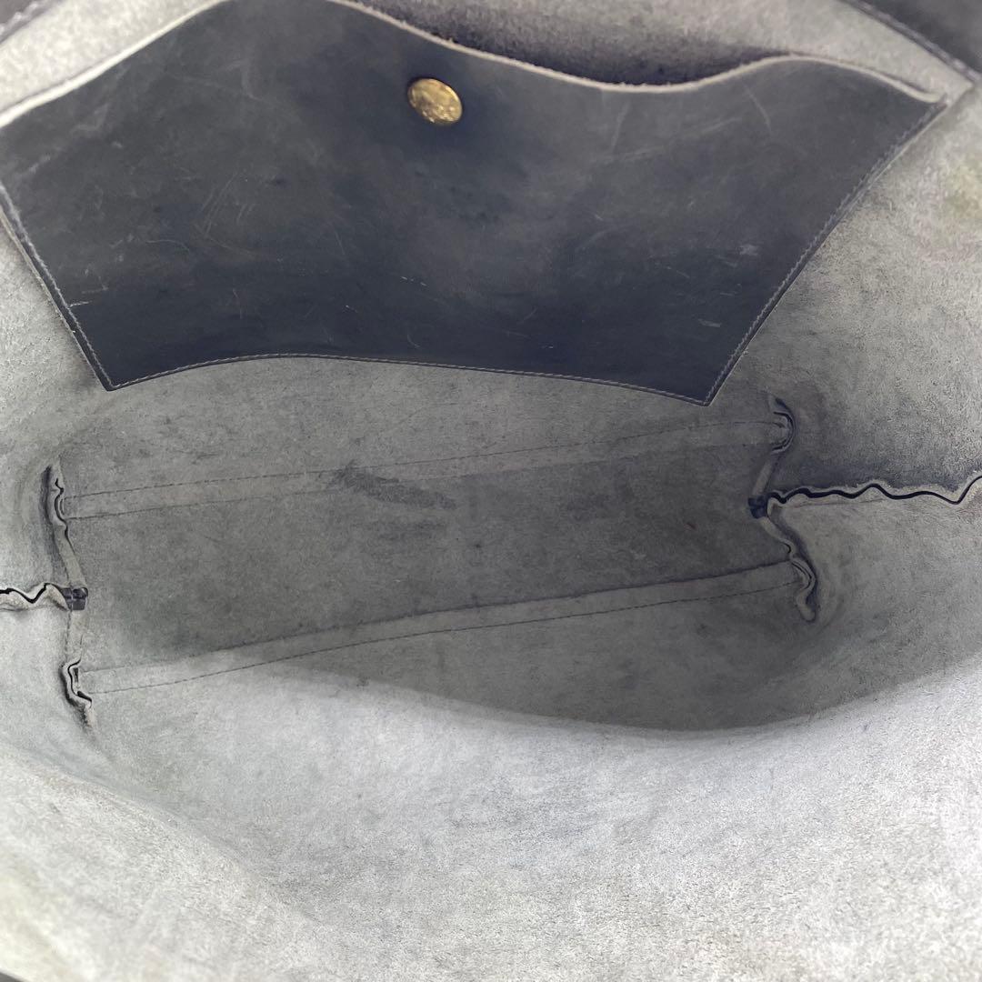 【美品】イルビゾンテ　トートバッグ　ハンドバッグ　カーキ　ロゴ型押し　A4可能