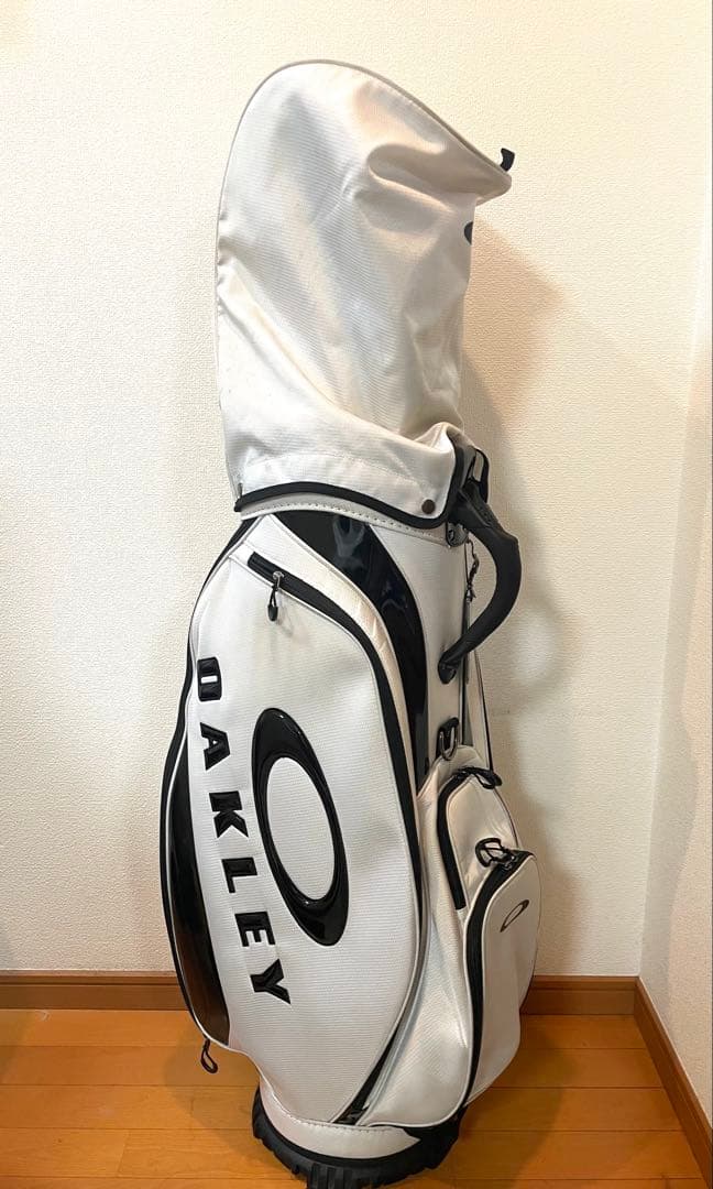 OAKLEY ホワイト キャディバッグ