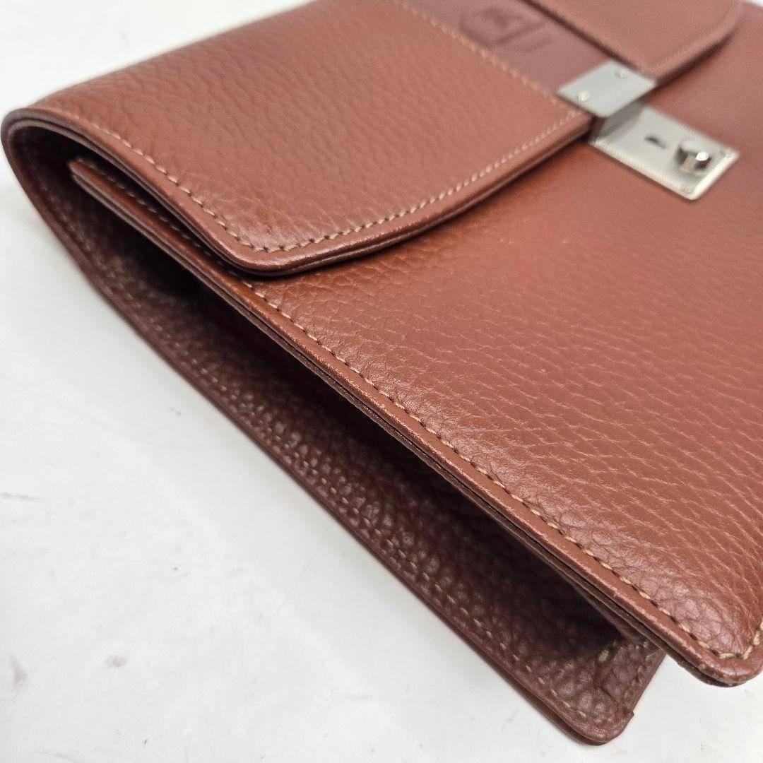 ほぼ未使用 BURBERRY クラッチバッグ 鍵完備 シボレザー