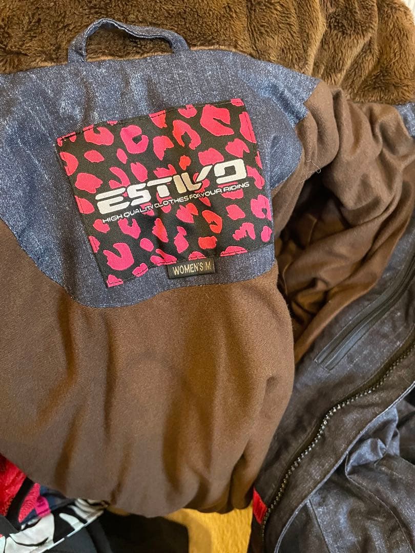 スノーボードウェアセット（ゴーグル・手袋・防具つき）