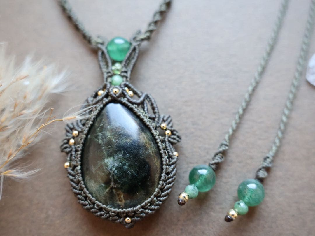 でんちゃん グリーンマイカ　チャロアイト　マクラメ　ネックレス