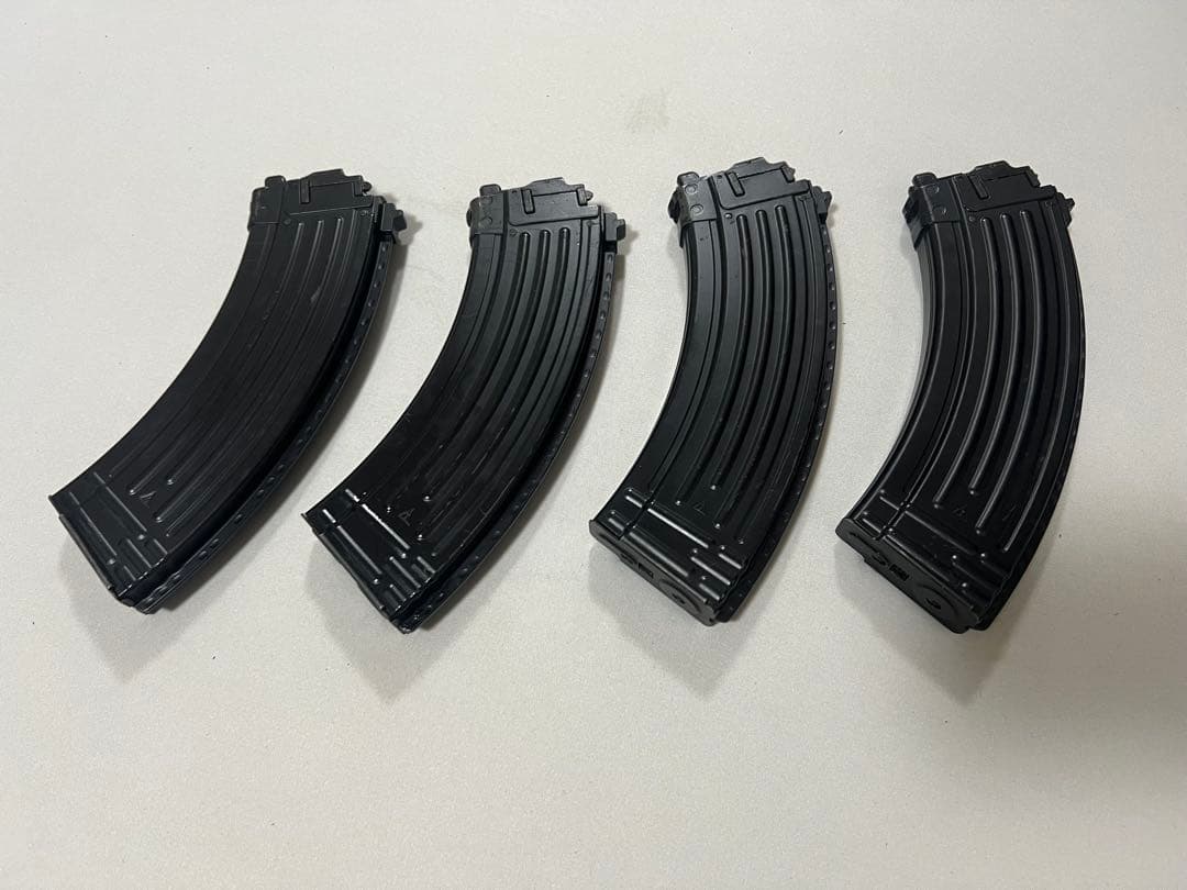東京マルイ　AKMガスブロ　マガジン4つ