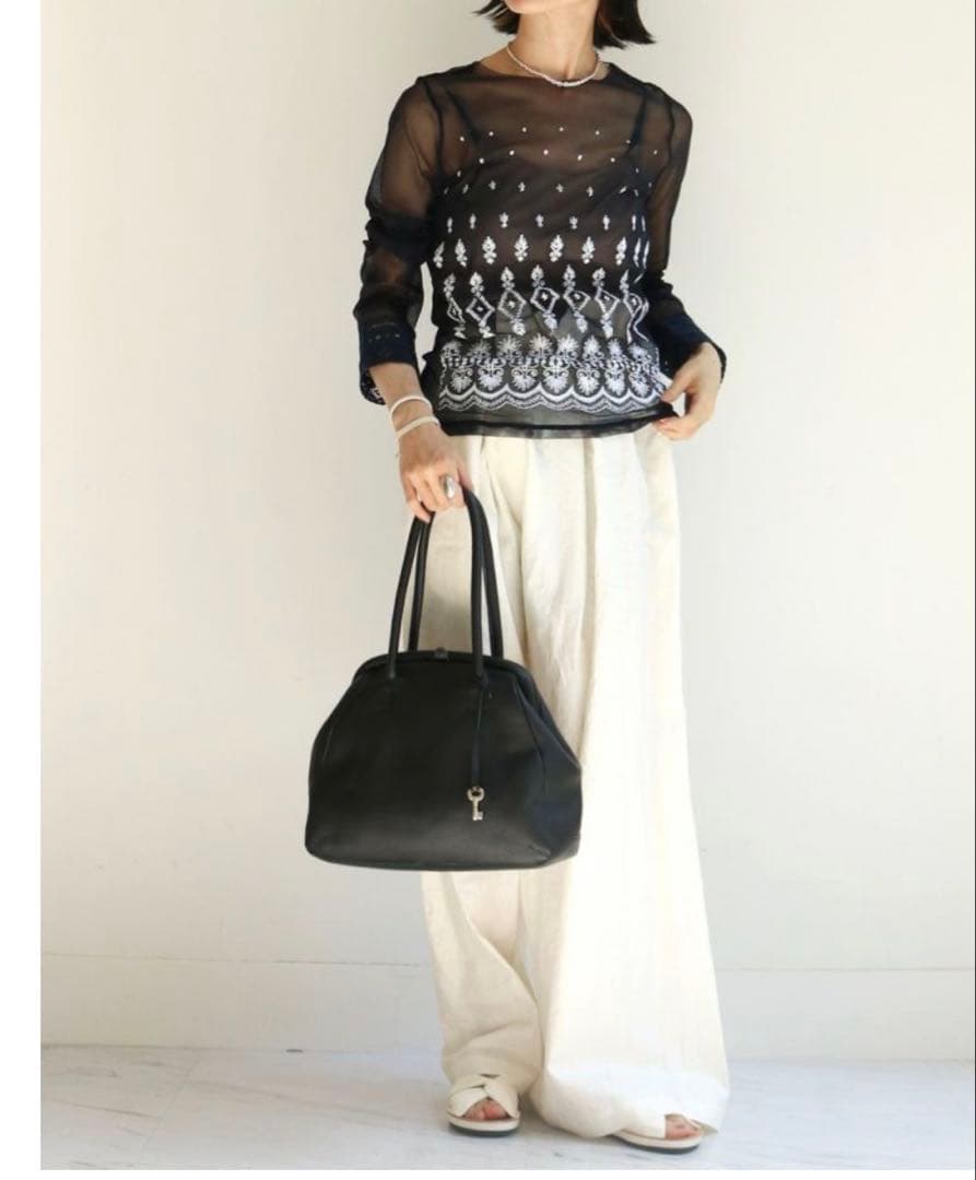 MADRIGAL マドリガル しっくりバッグ ブラック 美品