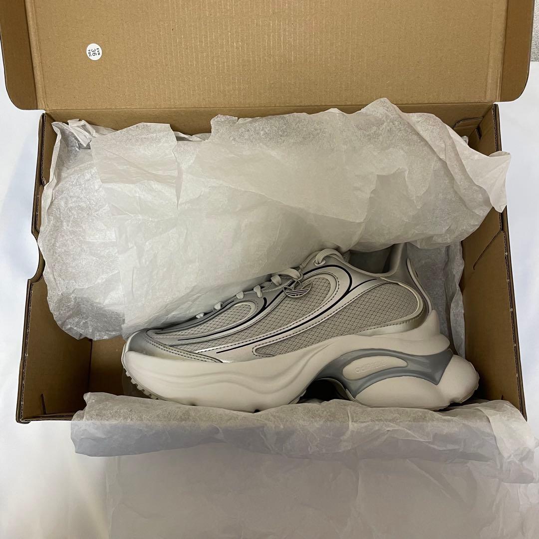 adidas オズヴィーナス OZVENUZ 24.5　シルバー