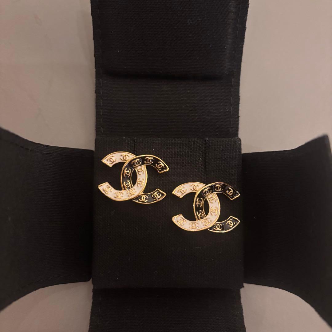 CHANEL シャネル ココマーク ピアス 黒×白 ゴールド 2024年　正規品