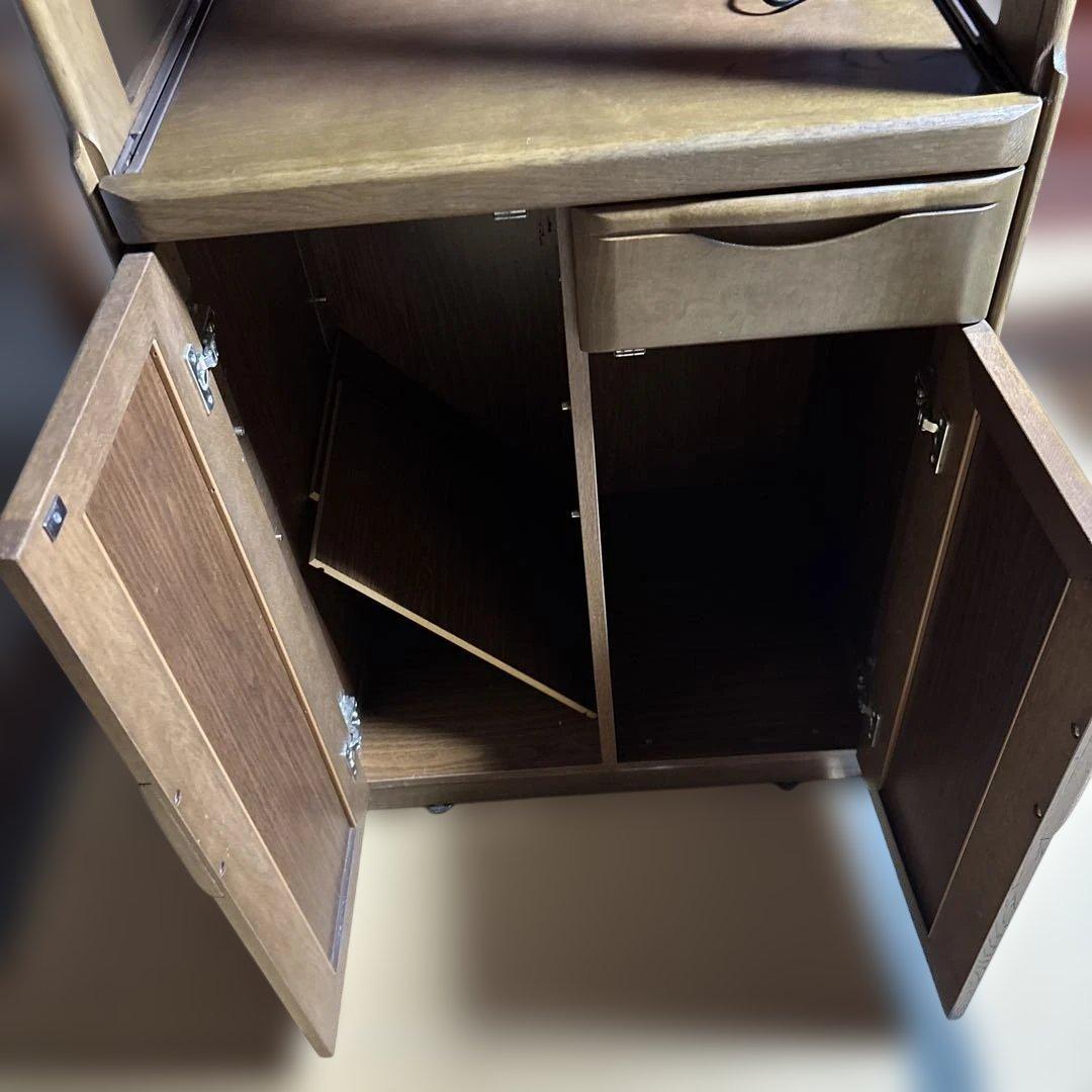 カリモク　　レンジボード・レンジ台　キャスター付き 送料込み　配線付き