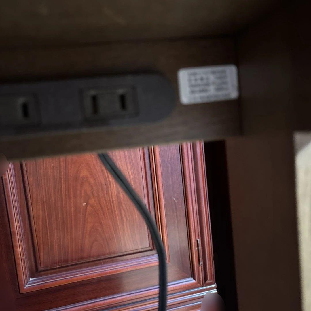 カリモク　　レンジボード・レンジ台　キャスター付き 送料込み　配線付き