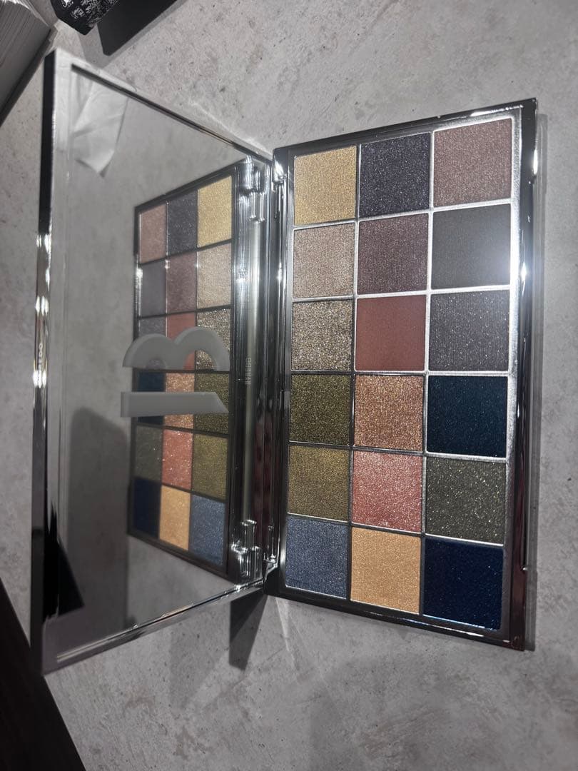 Byredo ミネラルスケープ アイシャドウパレットMINERALSCAPES